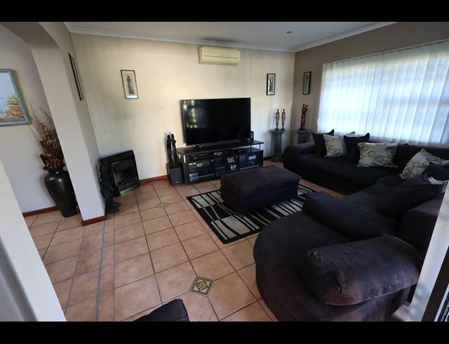 3 BEDROOM HOUSE FOR SALE IN BEACON BAY